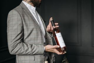 Lire une étiquette de vin sans se tromper de bouteille